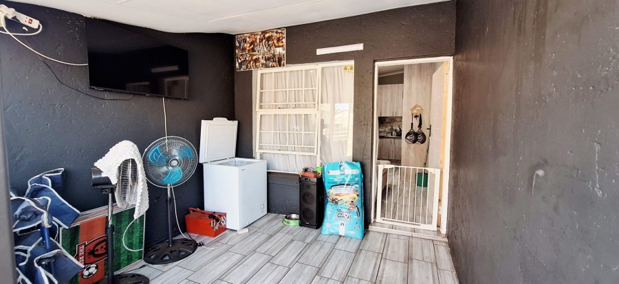 2 Bedroom Property for Sale in Klippoortje Gauteng