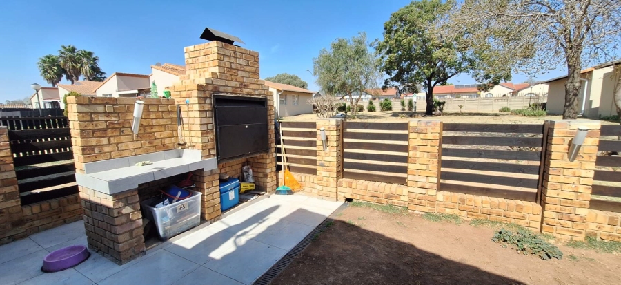 2 Bedroom Property for Sale in Klippoortje Gauteng