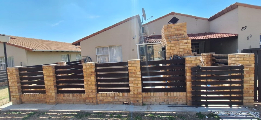 2 Bedroom Property for Sale in Klippoortje Gauteng
