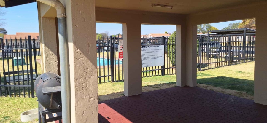 2 Bedroom Property for Sale in Klippoortje Gauteng
