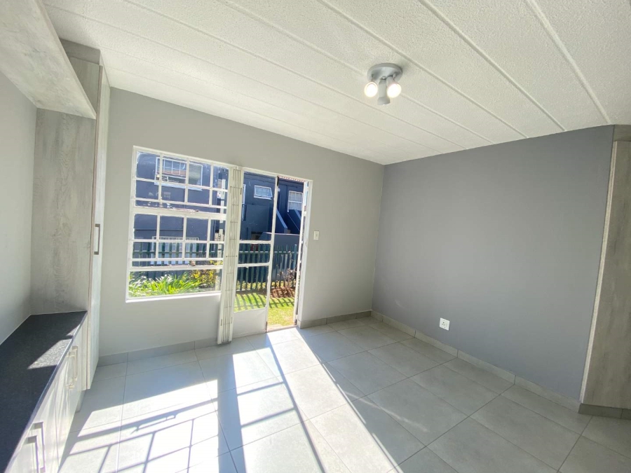 2 Bedroom Property for Sale in Linmeyer Gauteng