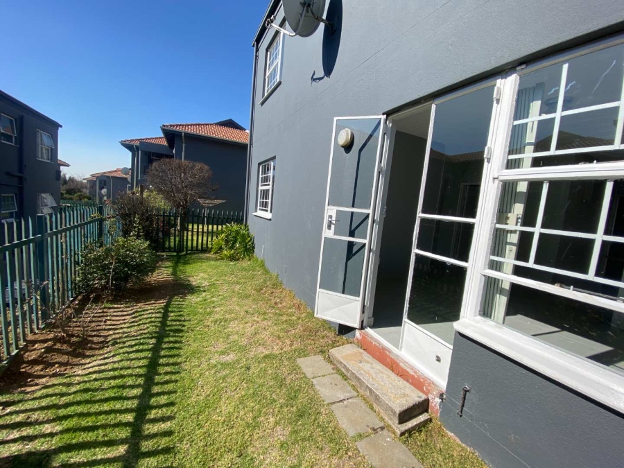 2 Bedroom Property for Sale in Linmeyer Gauteng