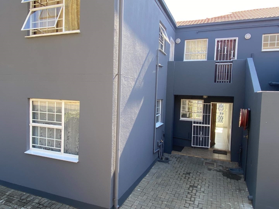 2 Bedroom Property for Sale in Linmeyer Gauteng