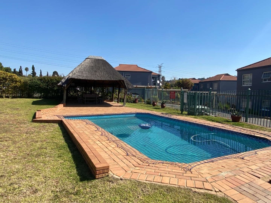 2 Bedroom Property for Sale in Linmeyer Gauteng