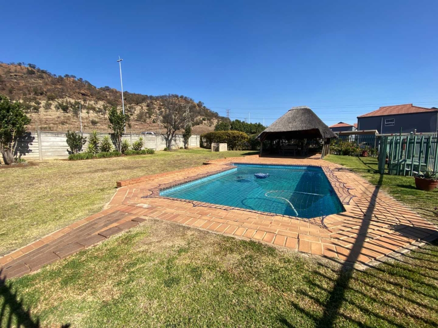 2 Bedroom Property for Sale in Linmeyer Gauteng