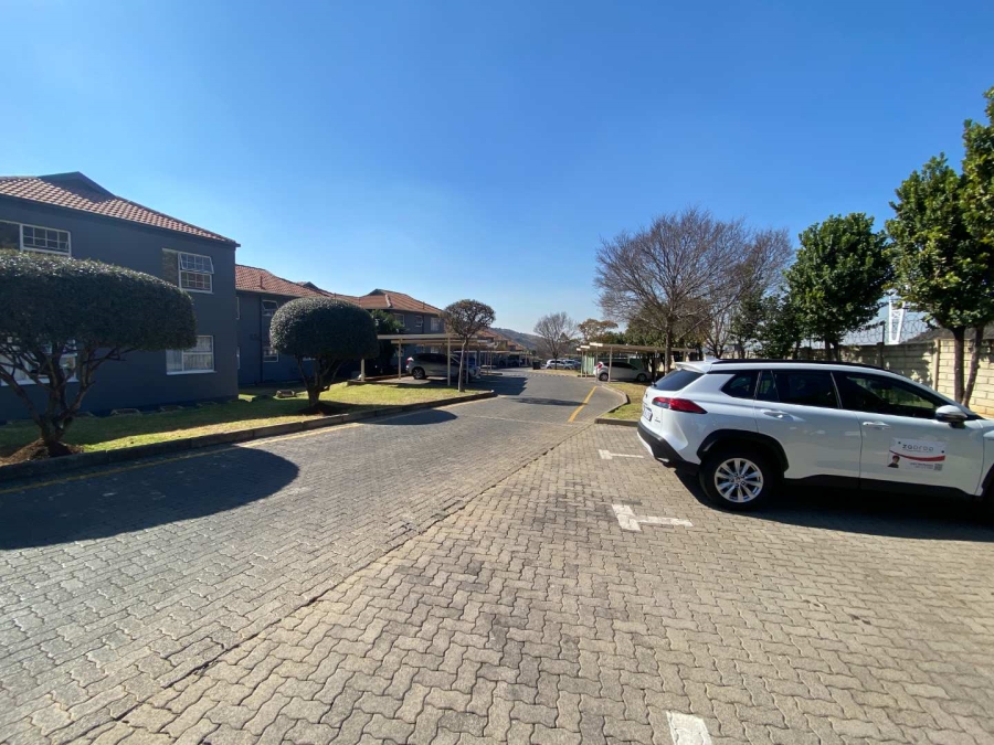 2 Bedroom Property for Sale in Linmeyer Gauteng