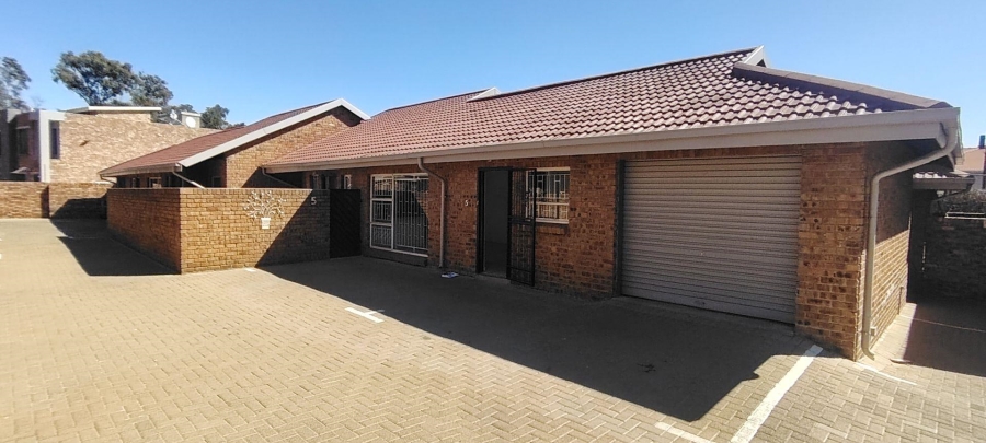 2 Bedroom Property for Sale in New Redruth Gauteng