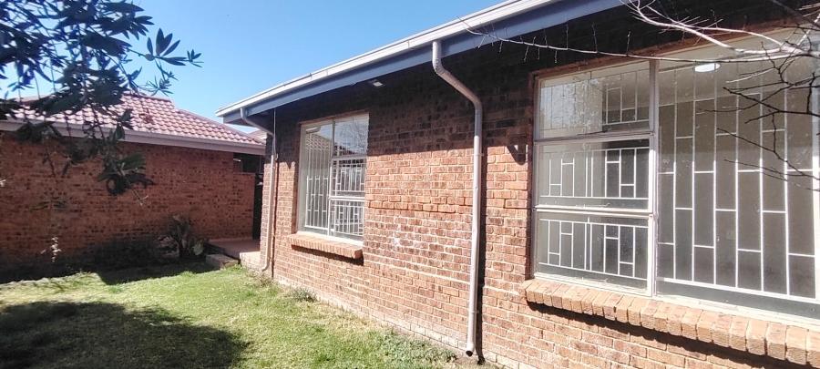 2 Bedroom Property for Sale in New Redruth Gauteng