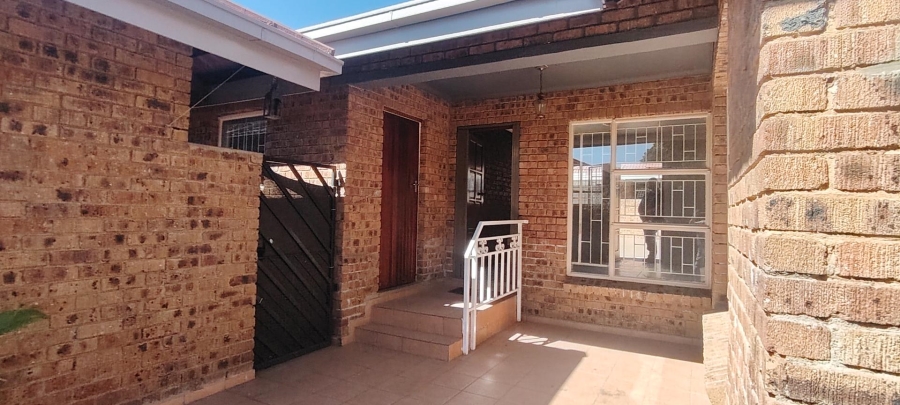 2 Bedroom Property for Sale in New Redruth Gauteng