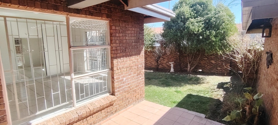 2 Bedroom Property for Sale in New Redruth Gauteng