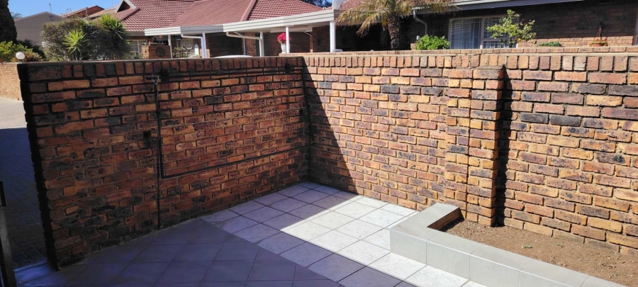 2 Bedroom Property for Sale in New Redruth Gauteng