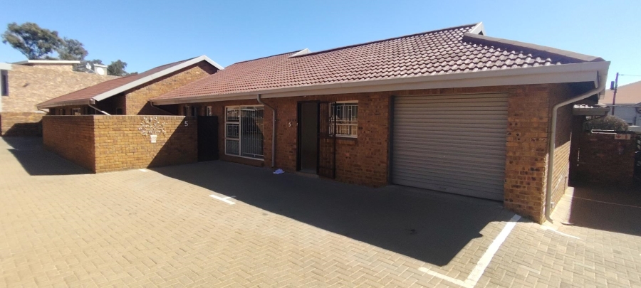 2 Bedroom Property for Sale in New Redruth Gauteng