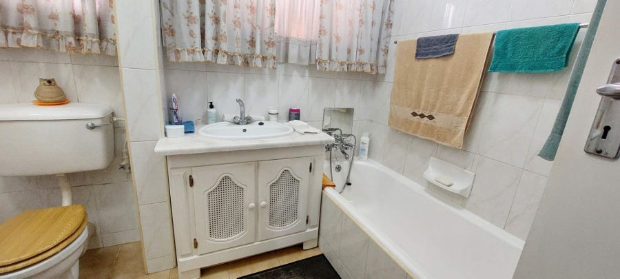 4 Bedroom Property for Sale in Verwoerdpark Gauteng