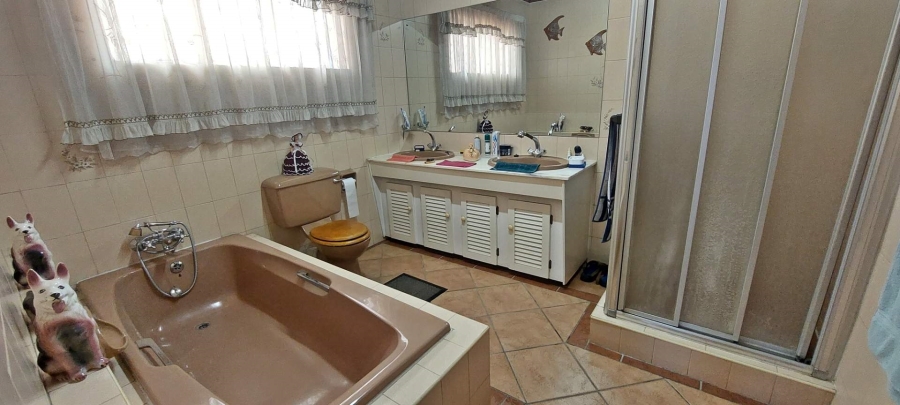 4 Bedroom Property for Sale in Verwoerdpark Gauteng