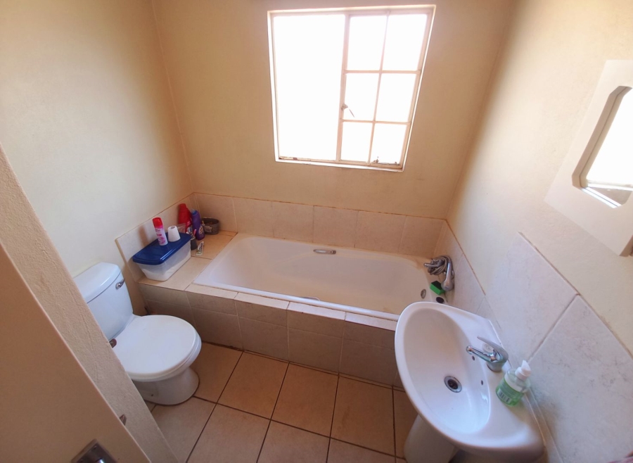 2 Bedroom Property for Sale in The Orchards Gauteng