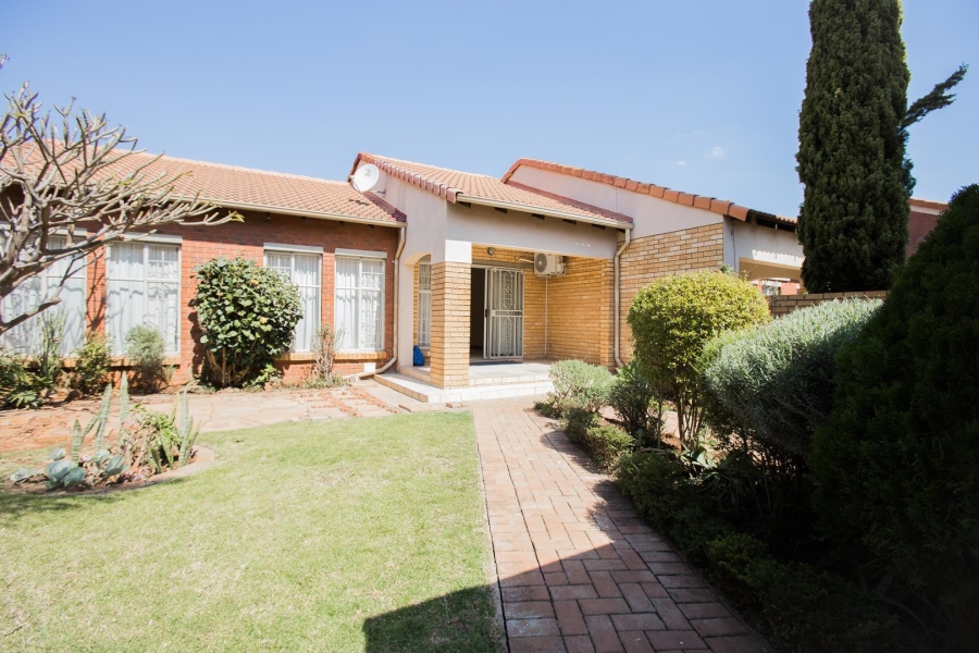 To Let 3 Bedroom Property for Rent in Equestria Gauteng