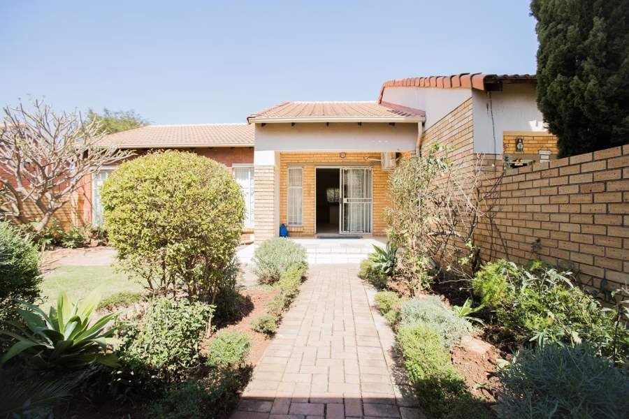 To Let 3 Bedroom Property for Rent in Equestria Gauteng