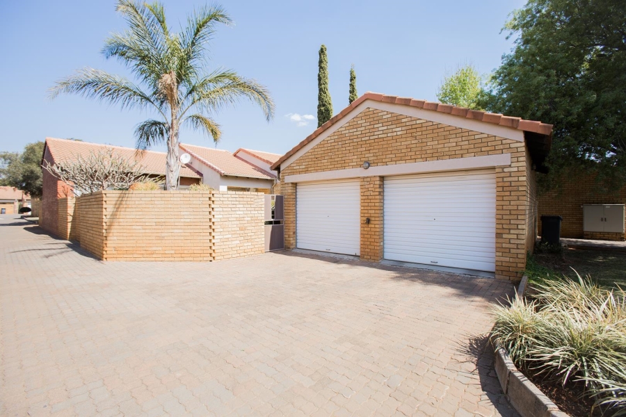 To Let 3 Bedroom Property for Rent in Equestria Gauteng