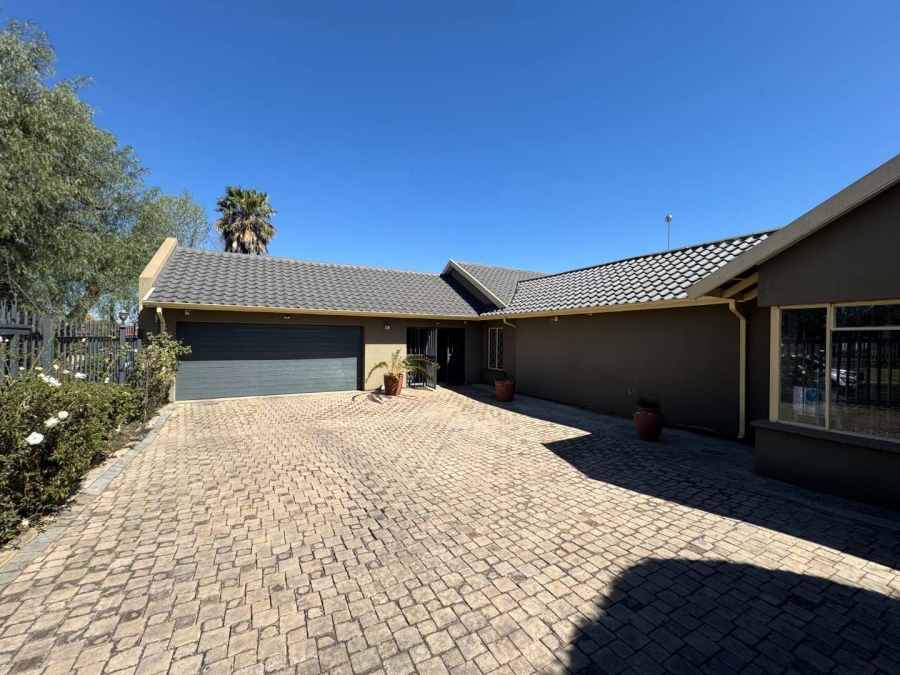 4 Bedroom Property for Sale in Verwoerdpark Gauteng