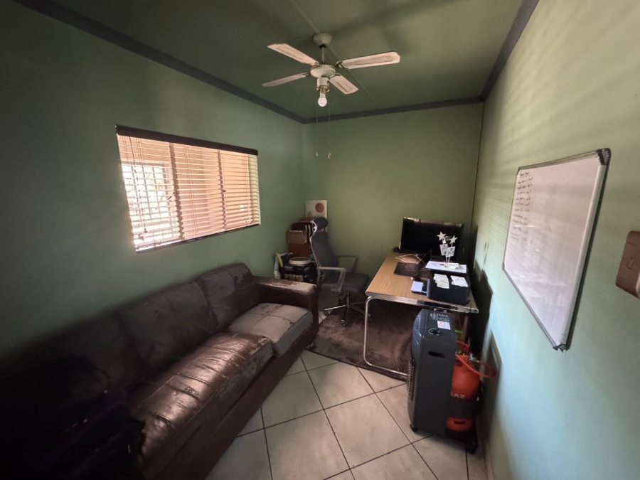 4 Bedroom Property for Sale in Verwoerdpark Gauteng