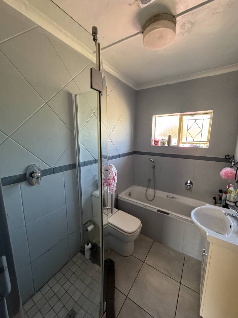 4 Bedroom Property for Sale in Verwoerdpark Gauteng