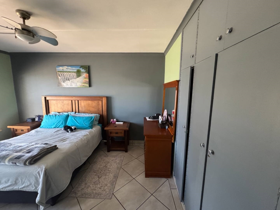 4 Bedroom Property for Sale in Verwoerdpark Gauteng