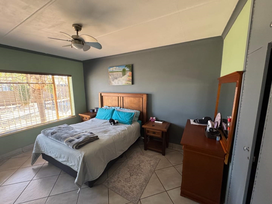 4 Bedroom Property for Sale in Verwoerdpark Gauteng