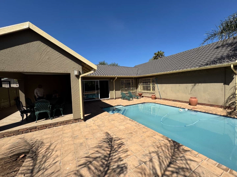 4 Bedroom Property for Sale in Verwoerdpark Gauteng