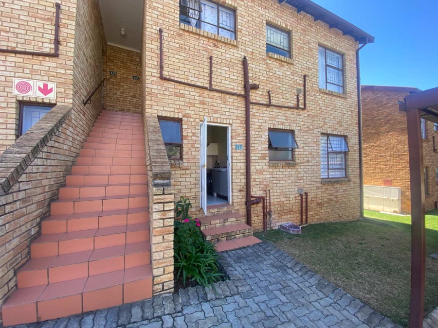 2 Bedroom Property for Sale in Wilgeheuwel Gauteng