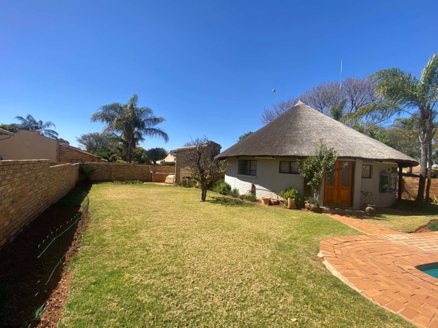 2 Bedroom Property for Sale in Wilgeheuwel Gauteng