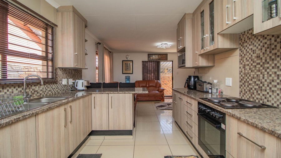 4 Bedroom Property for Sale in Bakerton Gauteng