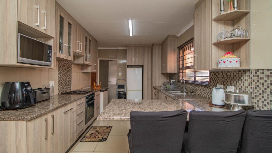 4 Bedroom Property for Sale in Bakerton Gauteng