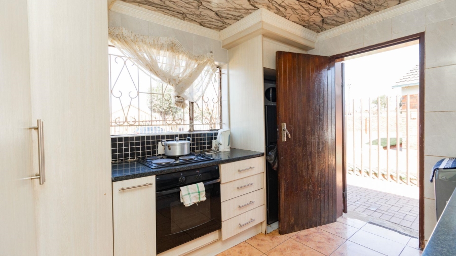 5 Bedroom Property for Sale in Bakerton Gauteng