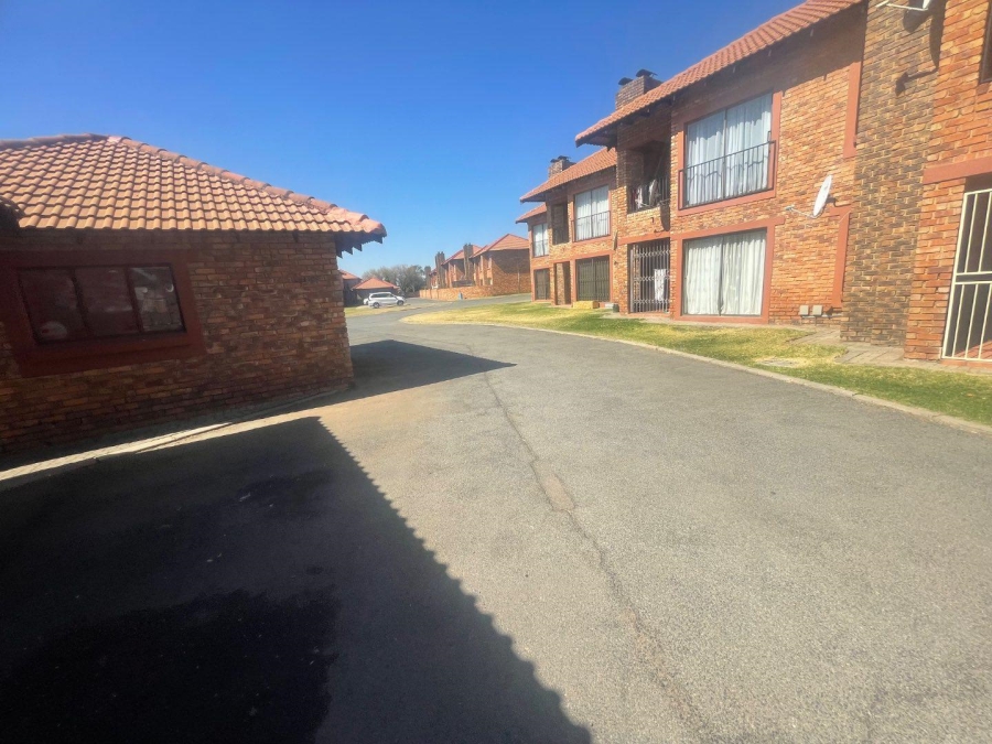 To Let 2 Bedroom Property for Rent in Edleen Gauteng