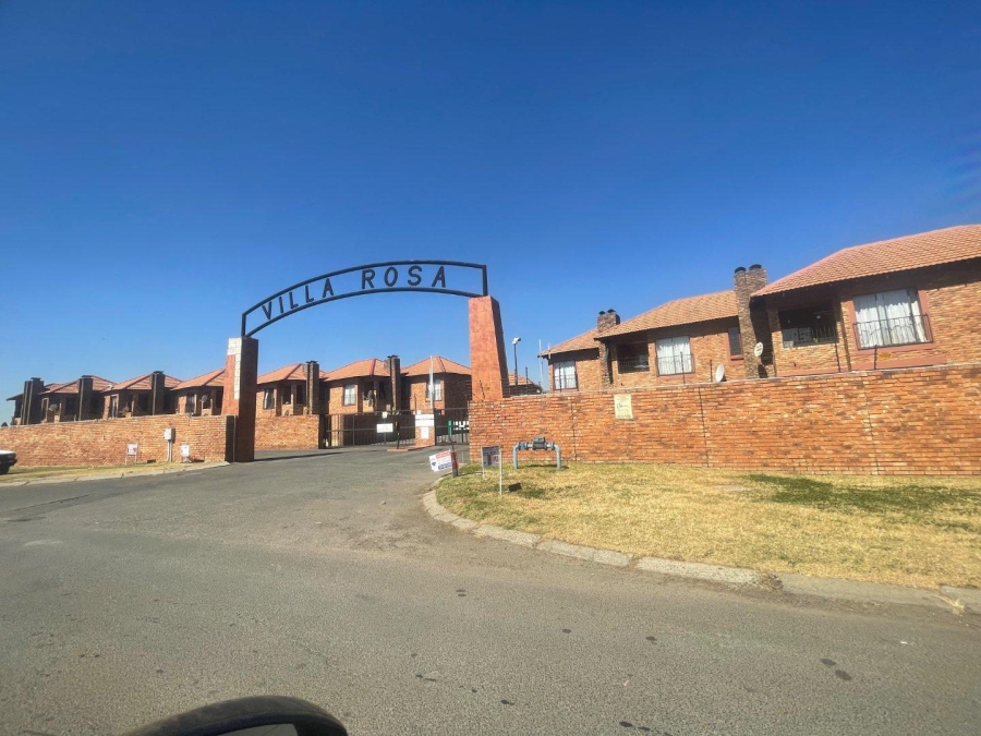 To Let 2 Bedroom Property for Rent in Edleen Gauteng