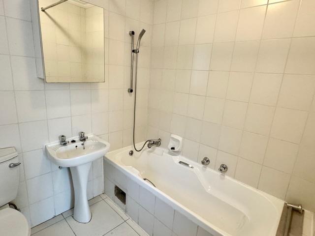To Let 1 Bedroom Property for Rent in Parkmore Gauteng