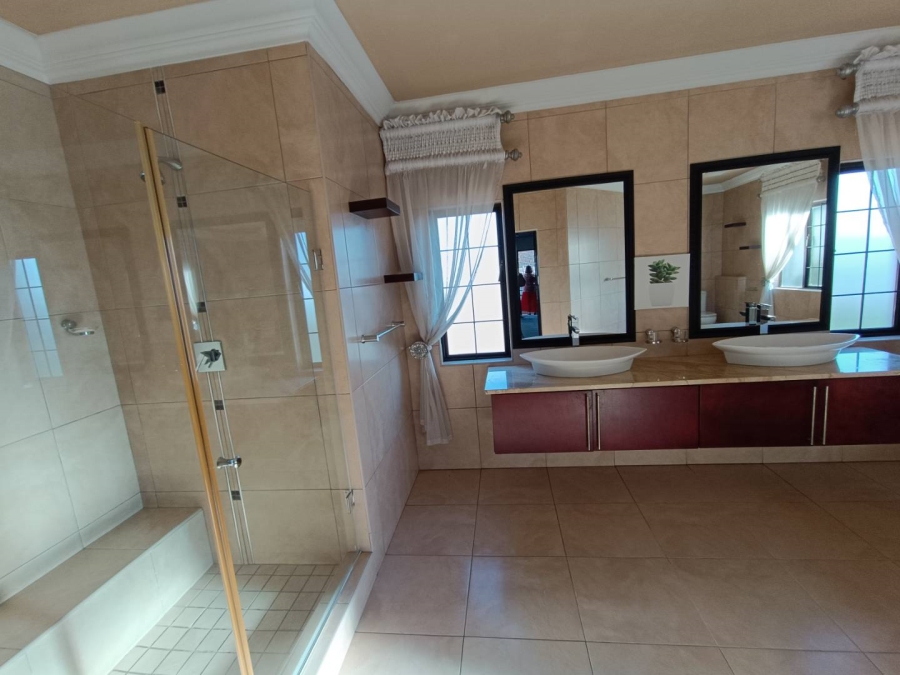 5 Bedroom Property for Sale in Midstream Estate Gauteng