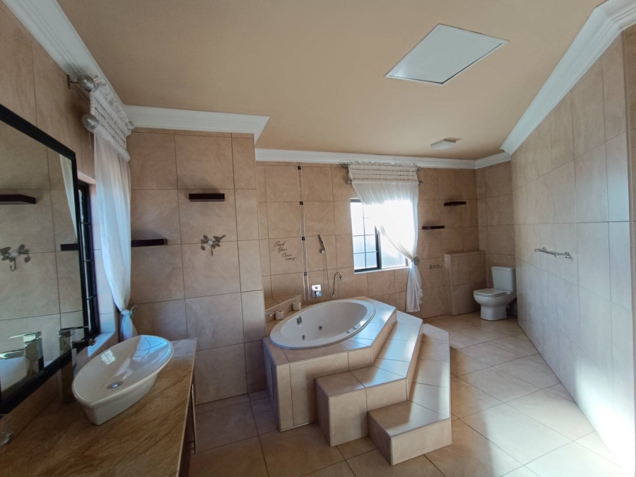 5 Bedroom Property for Sale in Midstream Estate Gauteng