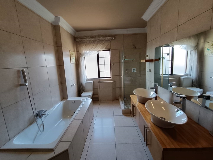 5 Bedroom Property for Sale in Midstream Estate Gauteng