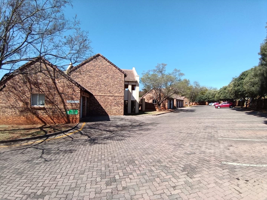 To Let 2 Bedroom Property for Rent in Olympus Gauteng