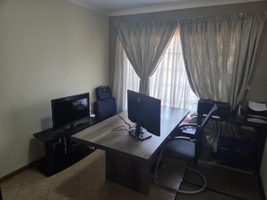 To Let 3 Bedroom Property for Rent in Equestria Gauteng