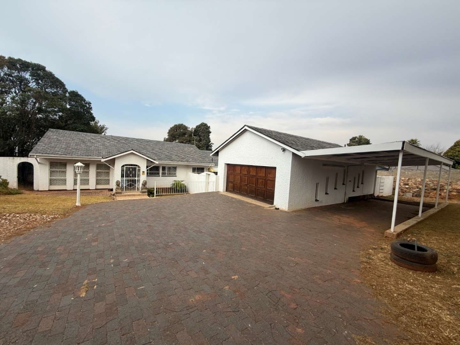 To Let 4 Bedroom Property for Rent in Florida Park Gauteng