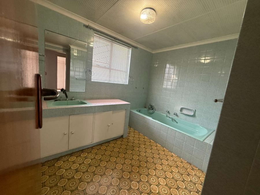 To Let 4 Bedroom Property for Rent in Florida Park Gauteng