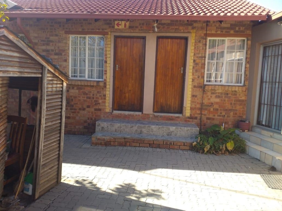11 Bedroom Property for Sale in Birch Acres Ext 5 Gauteng