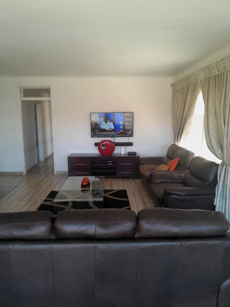 4 Bedroom Property for Sale in Verwoerdpark Gauteng