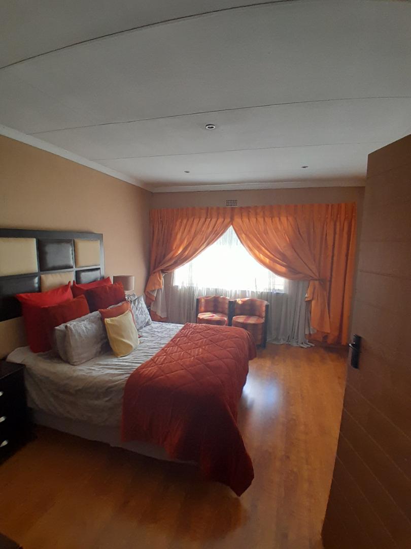 4 Bedroom Property for Sale in Verwoerdpark Gauteng