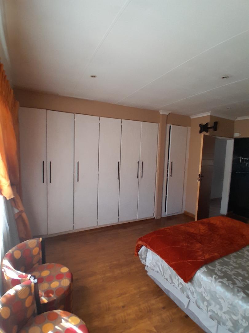 4 Bedroom Property for Sale in Verwoerdpark Gauteng