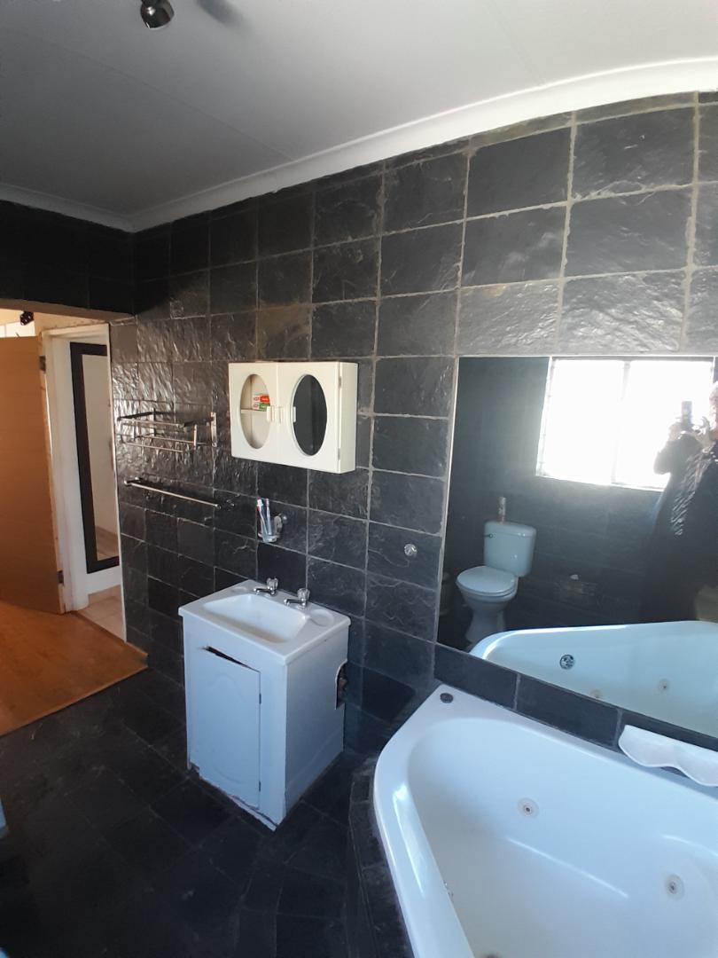 4 Bedroom Property for Sale in Verwoerdpark Gauteng