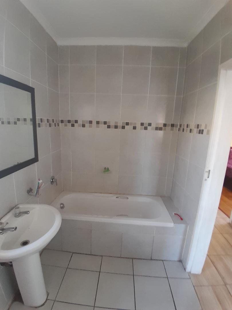 4 Bedroom Property for Sale in Verwoerdpark Gauteng