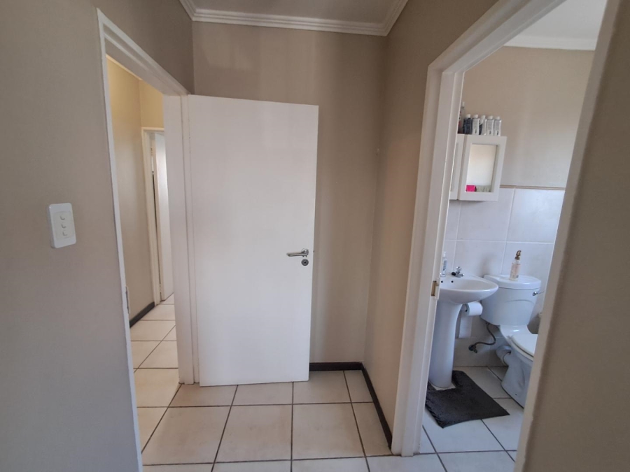 2 Bedroom Property for Sale in Summerfields Estate Gauteng